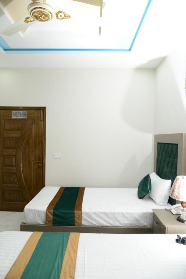 Hotel Deluxe לאהור מראה חיצוני תמונה